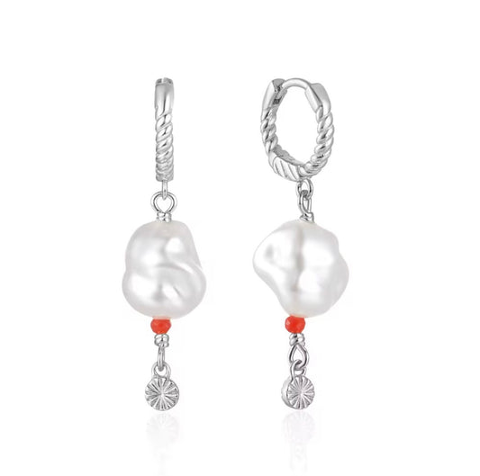 Girls in Pearls Earrings